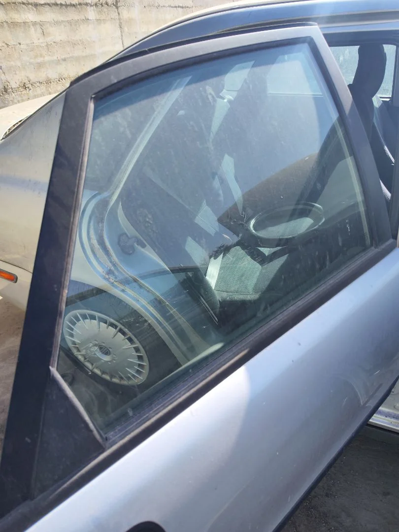 Foto de LUNA TRASERA DERECHA VOLVO S40 BERLINA 1.9 Diesel CAT (116 CV / 85 KW) referencia 30854152