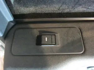 Foto de MANDO ELEVALUNAS TRASERO DERECHO LAND ROVER RANGE ROVER SPORT 2.7 Td V6 CAT (190 CV / 140 KW) referencia YUD501070PVJ
