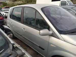 Foto de LUNA DELANTERA DERECHA RENAULT SCENIC II (JM) 1.5 dCi Diesel (101 CV / 74 KW) referencia 8200120588 foto 2