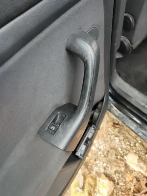 Foto de MANDO ELEVALUNAS TRASERO IZQUIERDO VOLKSWAGEN GOLF PLUS V (5M1) 1.9 TDI (105 CV / 77 KW)