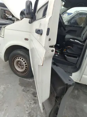 Foto de PUERTA DELANTERA IZQUIERDA VOLKSWAGEN T5 TRANSPORTER FURGÓN/COMBI (7H) 1.9 TDI CAT (AXB) (105 CV / 77 KW) foto 2