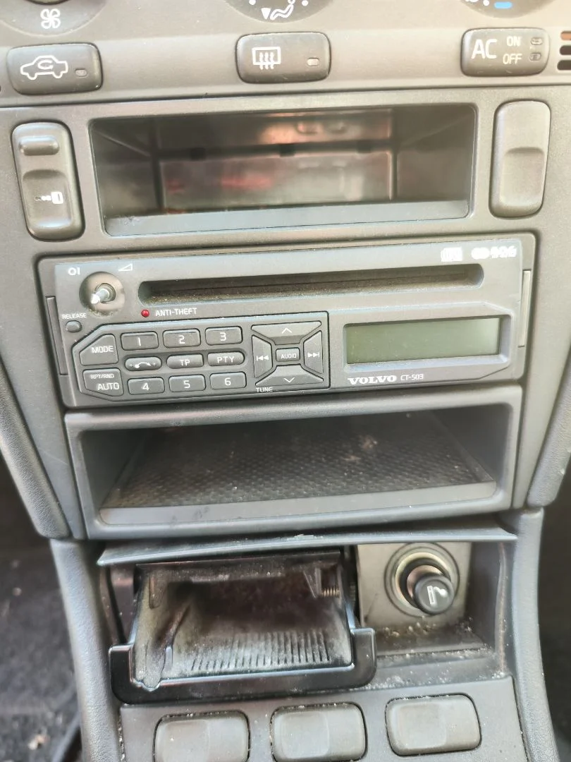 Foto de SISTEMA AUDIO / RADIO CD VOLVO S40 BERLINA 1.6 CAT (109 CV / 80 KW)