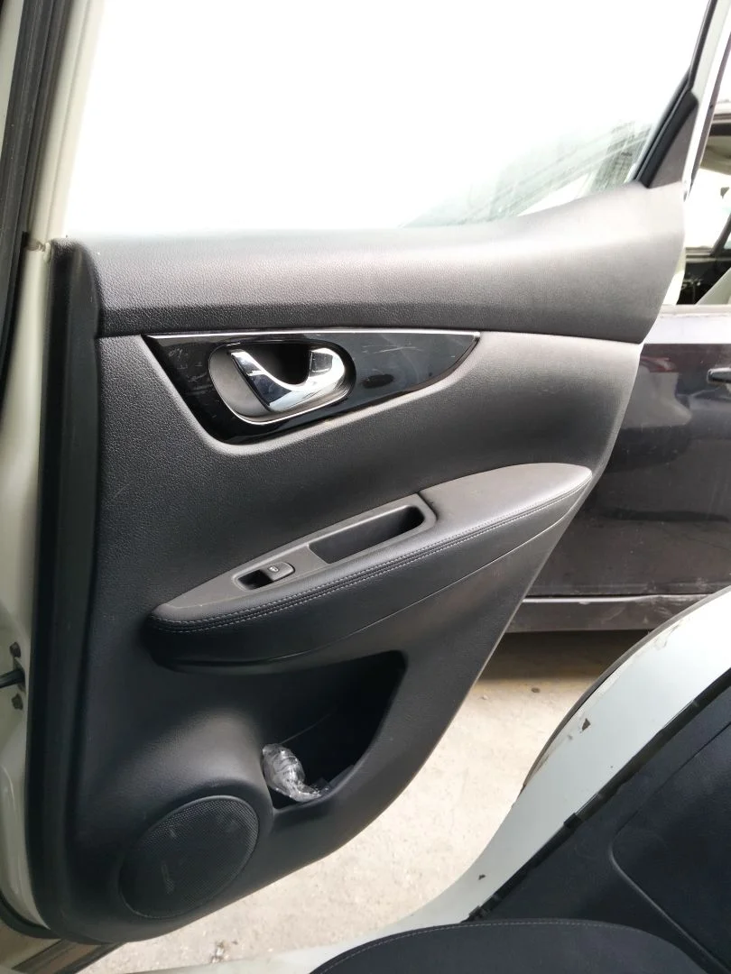 Foto de GUARNECIDO PUERTA TRASERA DERECHA NISSAN QASHQAI (J11E) 1.2 16V CAT (116 CV / 85 KW)