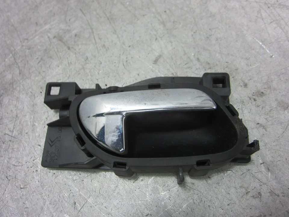 Foto de MANETA INTERIOR DELANTERA DERECHA CITROEN C4 BERLINA 1.6 HDi CAT (9HY / DV6TED4) (109 CV / 80 KW) referencia 96435310VD