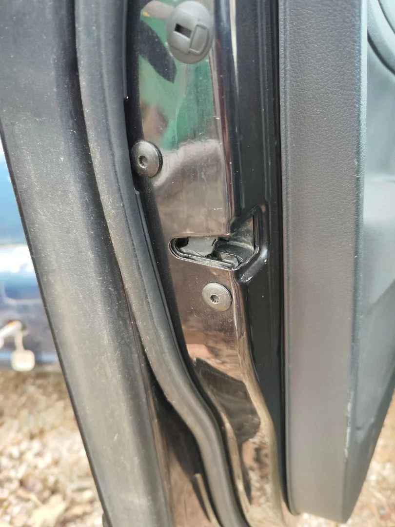 Foto de CERRADURA PUERTA DELANTERA IZQUIERDA VOLKSWAGEN GOLF PLUS V (5M1) 1.9 TDI (105 CV / 77 KW)