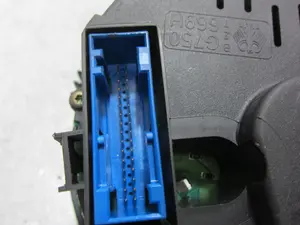 Foto de CUADRO INSTRUMENTOS VOLKSWAGEN GOLF IV BERLINA (1J1)(10.1997) 1.6 16V (105 CV / 77 KW) referencia 110080130 foto 5