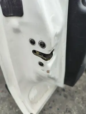 Foto de CERRADURA PUERTA DELANTERA IZQUIERDA FIAT II DOBLÒ (152) 1.6 JTDM 16V CAT (105 CV / 77 KW)