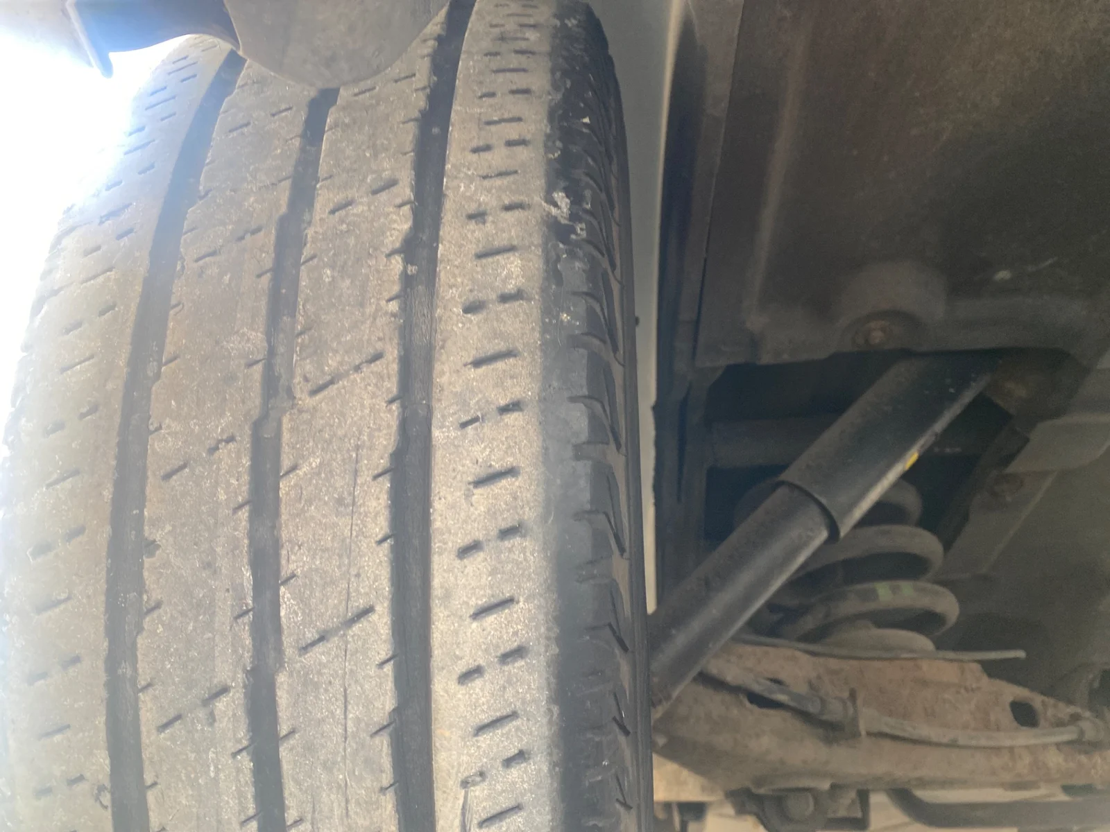 Foto de BRAZO SUSPENSION TRASERO IZQUIERDO VOLKSWAGEN T5 TRANSPORTER BUS (7H) 2.5 TDI (131 CV / 96 KW)