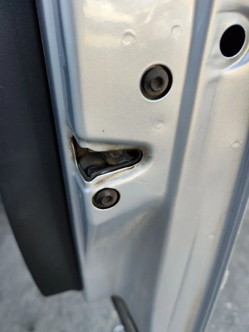 Foto de CERRADURA PUERTA DELANTERA DERECHA VOLKSWAGEN PASSAT BERLINA (3B2) 1.9 TDI (110 CV / 81 KW) referencia 6X1837014C