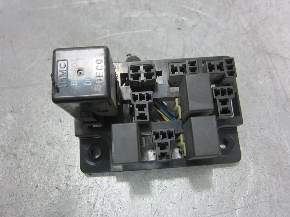 Foto de CAJA RELES / FUSIBLES HYUNDAI ACCENT (MC) 1.5 CRDi CAT (110 CV / 81 KW) referencia 9118825100