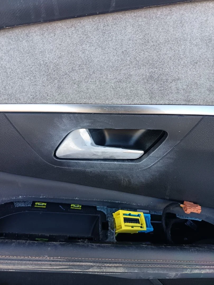 Foto de MANETA INTERIOR DELANTERA IZQUIERDA PEUGEOT 3008 1.5 Blue-HDI FAP (131 CV / 96 KW)
