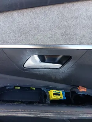 Foto de MANETA INTERIOR DELANTERA IZQUIERDA PEUGEOT 3008 1.5 Blue-HDI FAP (131 CV / 96 KW)