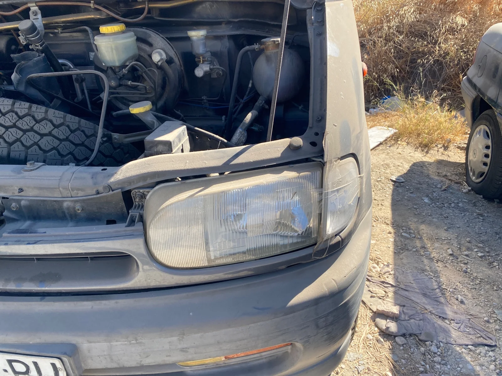 Foto de FARO IZQUIERDO NISSAN SERENA (C23M) 2.3 Diesel (75 CV / 55 KW)