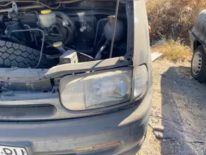 Foto de FARO IZQUIERDO NISSAN SERENA (C23M) 2.3 Diesel (75 CV / 55 KW)