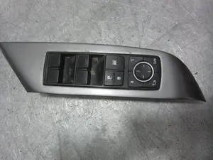 Foto de MANDO ELEVALUNAS DELANTERO IZQUIERDO LEXUS RX (GGL1/GYL1) 3.5 V6 24V CAT (249 CV / 183 KW) referencia 7423248100