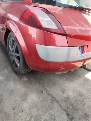 Foto de PARAGOLPES TRASERO RENAULT MEGANE II BERLINA 3P 1.9 dCi Diesel (120 CV / 88 KW) referencia 850107698R foto 3