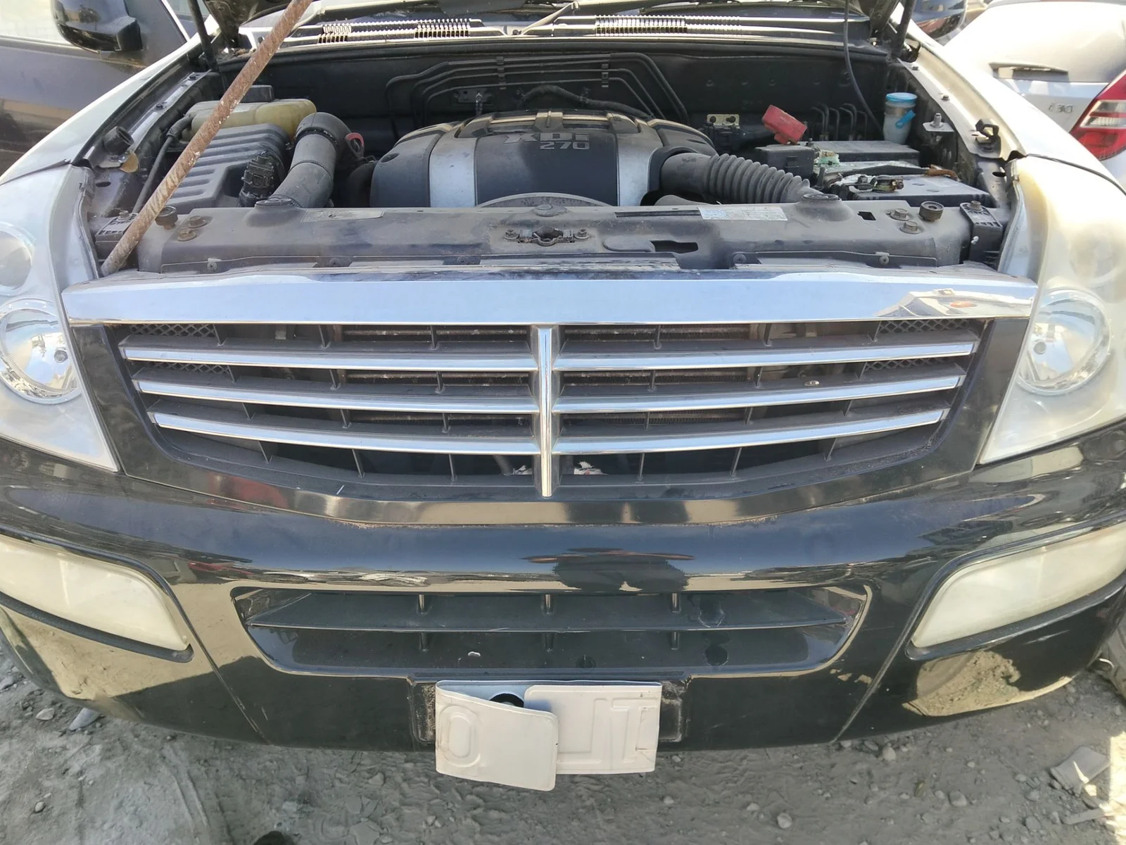 Foto de REJILLA DELANTERA SSANGYONG REXTON 2.7 Turbodiesel CAT (160 CV / 118 KW)