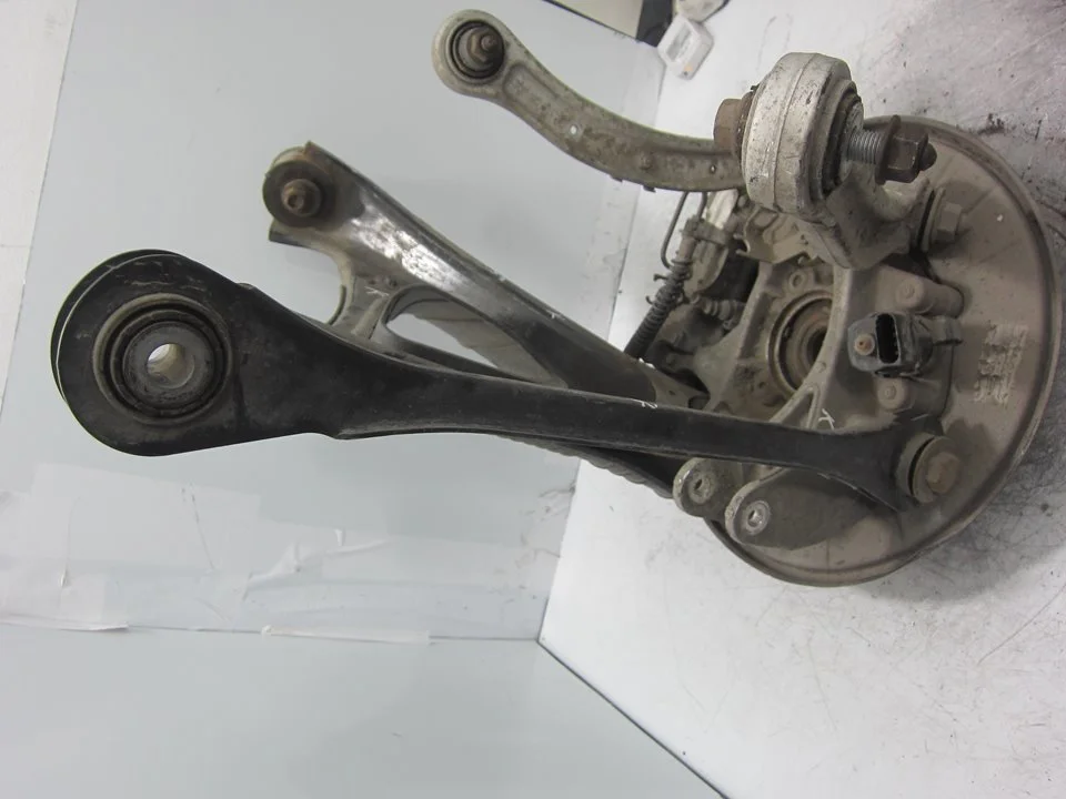 Foto de BRAZO SUSPENSION SUPERIOR TRASERO DERECHO PORSCHE CAYENNE (TIPO 92A) referencia 7P0501530