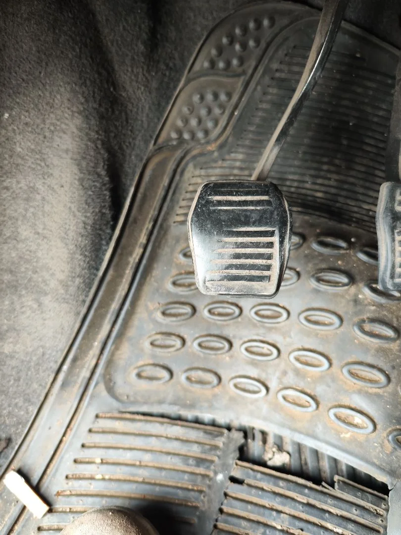Foto de PEDAL EMBRAGUE FORD FOCUS BERLINA (CAK) 1.6 16V CAT (101 CV / 74 KW)