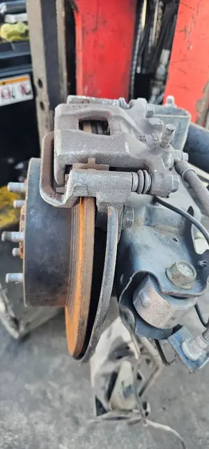 Foto de PINZA DE FRENO TRASERA DERECHA NISSAN QASHQAI (J10) 2.0 16V CAT (141 CV / 104 KW) referencia 440011KD0A