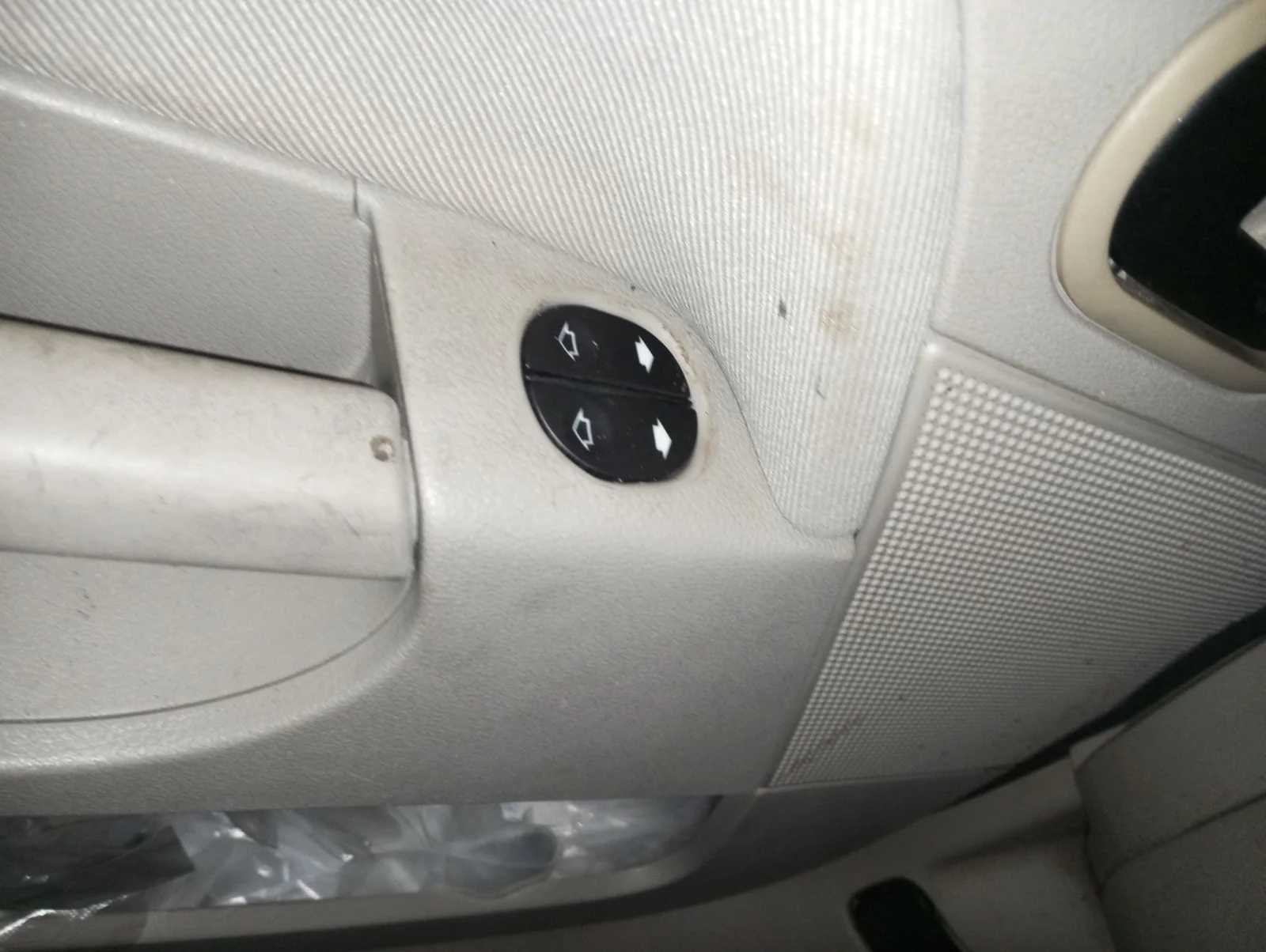 Foto de MANDO ELEVALUNAS DELANTERO IZQUIERDO FORD FIESTA (CBK) 1.25 16V CAT (69 CV / 51 KW)