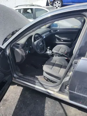 Foto de GOMAS CONTORNO PUERTA AUDI A6 BERLINA (4B2) 2.5 V6 24V TDI (180 CV / 132 KW)