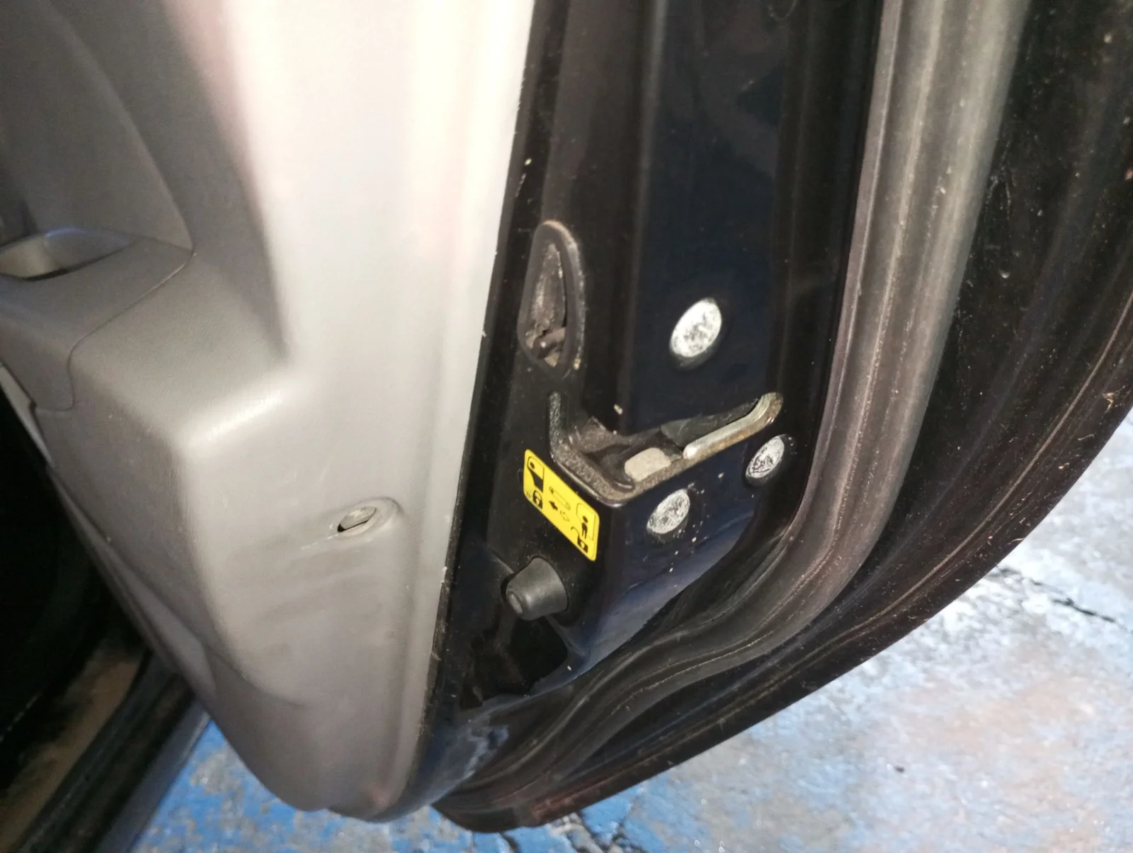 Foto de CERRADURA PUERTA TRASERA DERECHA KIA PICANTO (SA) 1.1 CAT (65 CV / 48 KW) referencia 8141007010EQ