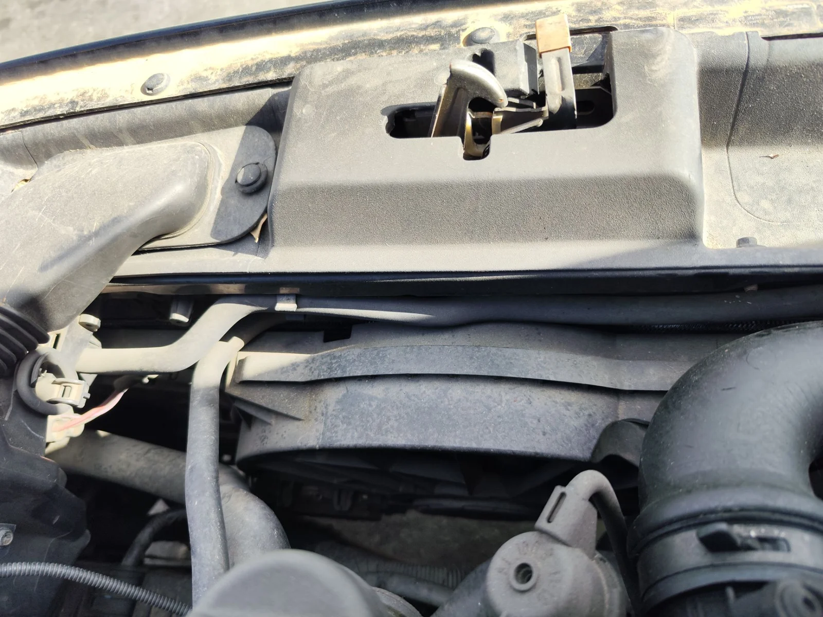 Foto de RADIADOR AGUA VOLVO V50 FAMILIAR 2.0 Diesel CAT (136 CV / 100 KW)
