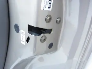 Foto de CERRADURA PUERTA TRASERA DERECHA CHRYSLER SEBRING JR 41 BERLINA 2.7 CAT (203 CV / 149 KW)