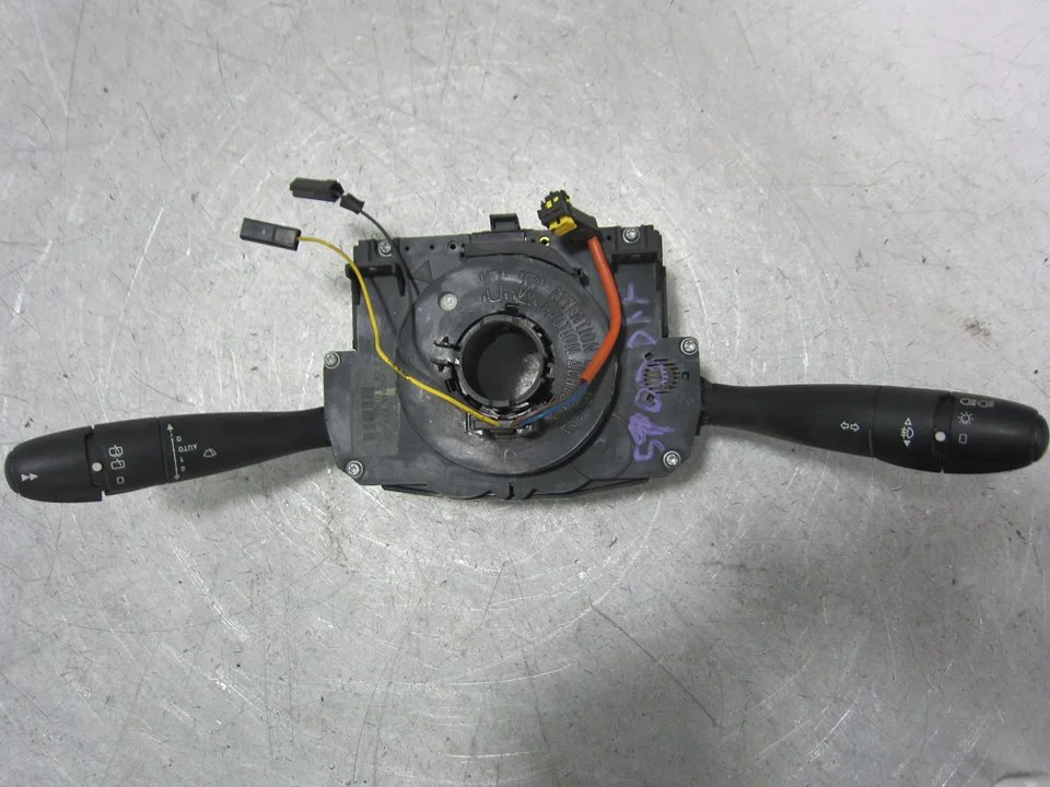 Foto de MANDO MULTIFUNCION CITROEN C3 1.4 HDi (68 CV / 50 KW) referencia 96488208XT