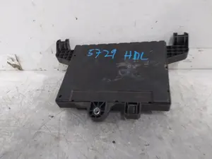 Foto de CAJA RELES / FUSIBLES OPEL ASTRA J BERLINA 5P 1.7 16V CDTI (110 CV / 81 KW) referencia 13302300 foto 2