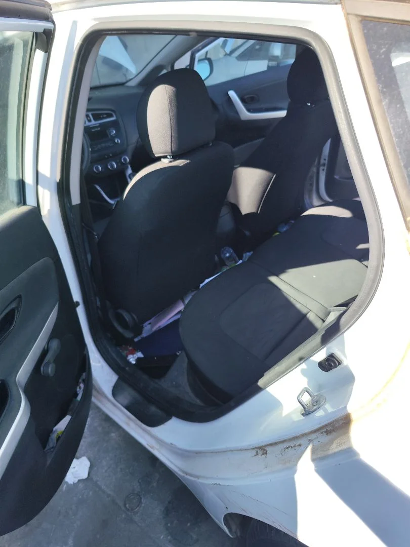 Foto de GOMAS CONTORNO PUERTA KIA CEED (JD) 1.4 CAT (99 CV / 73 KW)