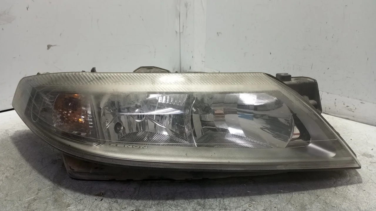 Foto de FARO DERECHO RENAULT LAGUNA II (BG0) 2.2 dCi Turbodiesel (150 CV / 110 KW) referencia 7701474501