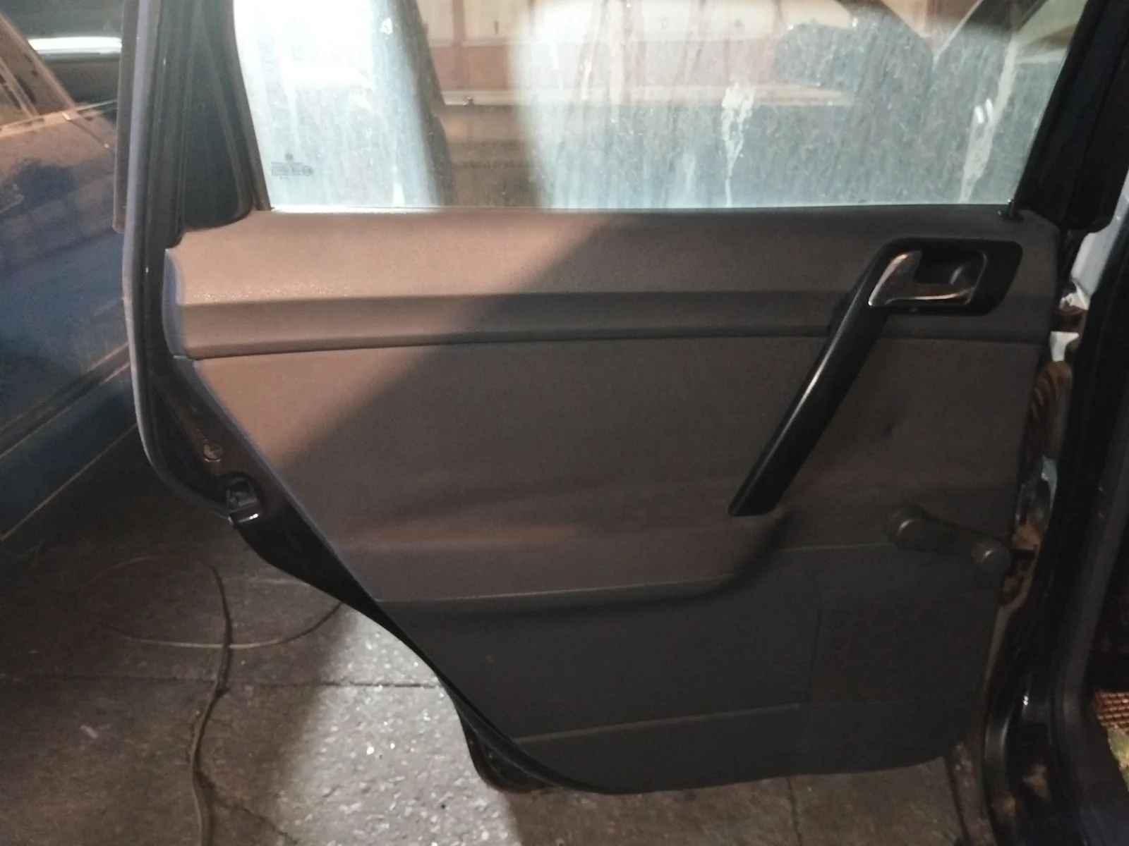 Foto de GUARNECIDO PUERTA TRASERA IZQUIERDA VOLKSWAGEN POLO IV (9N1)