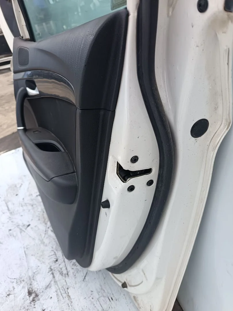 Foto de CERRADURA PUERTA DELANTERA DERECHA HYUNDAI I40 CW (VF) 1.7 CRDi CAT (141 CV / 104 KW)