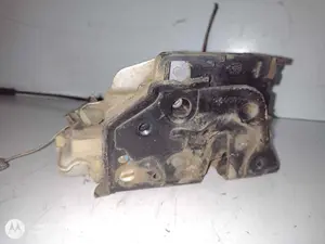 Foto de CERRADURA PUERTA DELANTERA DERECHA SEAT LEON (1P1) 1.6 (102 CV / 75 KW) referencia 1P1837016 foto 2