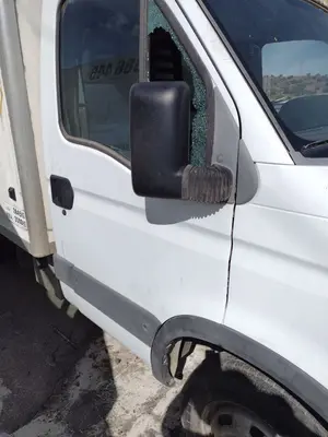 Foto de PUERTA DELANTERA DERECHA IVECO DAILY FURGÓN 2.3 Diesel (97 CV / 71 KW)