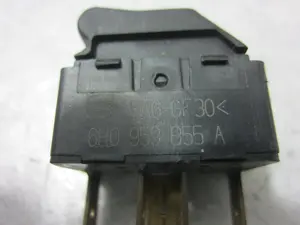Foto de MANDO ELEVALUNAS DELANTERO IZQUIERDO SEAT IBIZA (6K1) 1.9 SDI (68 CV / 50 KW) referencia 6H0959855A foto 4