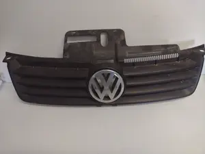 Foto de REJILLA DELANTERA VOLKSWAGEN POLO IV (9N1) 1.4 16V (101 CV / 74 KW) referencia 6Q0853651 foto 3