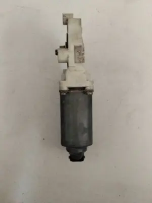 Foto de MOTOR ELEVALUNAS DELANTERO DERECHO SIN MARCA SIN MODELO referencia 9776101430203 foto 4