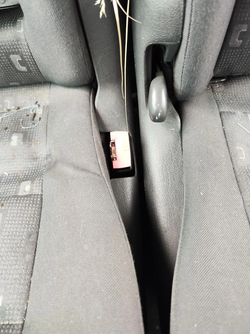 Foto de ENGANCHE CINTURON TRASERO CENTRAL VOLKSWAGEN SHARAN (7M6/7M9) 1.9 TDI (116 CV / 85 KW)