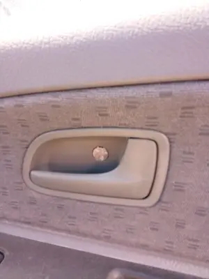 Foto de MANETA INTERIOR DELANTERA DERECHA KIA RIO (BC) 1.3 CAT (75 CV / 55 KW) referencia 82620FD000BT