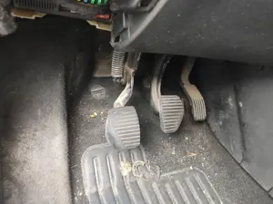 Foto de PEDAL EMBRAGUE PEUGEOT 207 1.6 HDi FAP CAT (9HZ / DV6TED4) (109 CV / 80 KW)