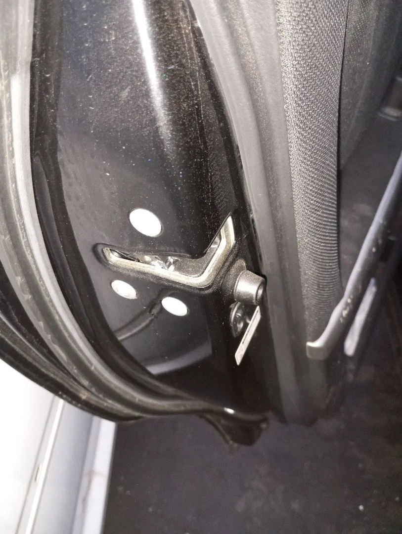 Foto de CERRADURA PUERTA TRASERA IZQUIERDA TOYOTA COROLLA VERSO (R1) 2.2 Turbodiesel CAT (136 CV / 100 KW)