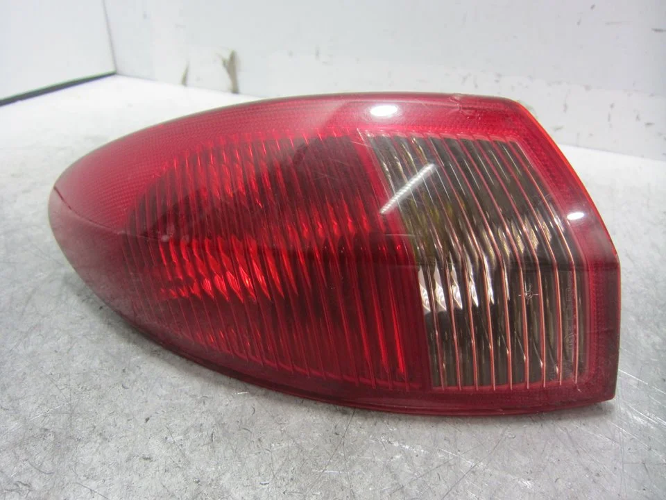 Foto de PILOTO TRASERO IZQUIERDO ALFA ROMEO 147 (190) 1.6 16V CAT (105 CV / 77 KW) referencia 46556349
