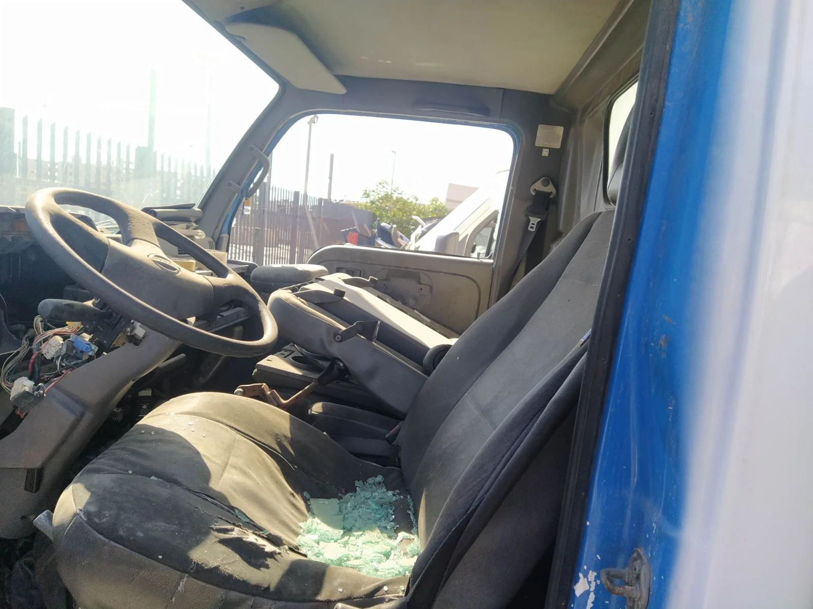 Foto de ASIENTO DELANTERO DERECHO NISSAN CABSTAR 3.0 Diesel (125 CV / 92 KW)