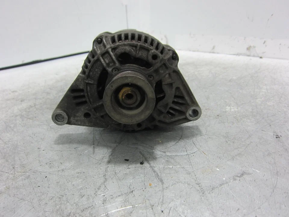 Foto de ALTERNADOR NISSAN MICRA (K11) 1.0 16V CAT (54 CV / 40 KW) referencia 231005F600