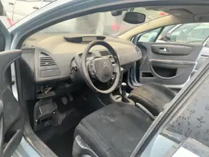 Foto de SALPICADERO CITROEN C4 COUPE 1.6 HDi CAT (9HY / DV6TED4) (109 CV / 80 KW) referencia 8211NX foto 2