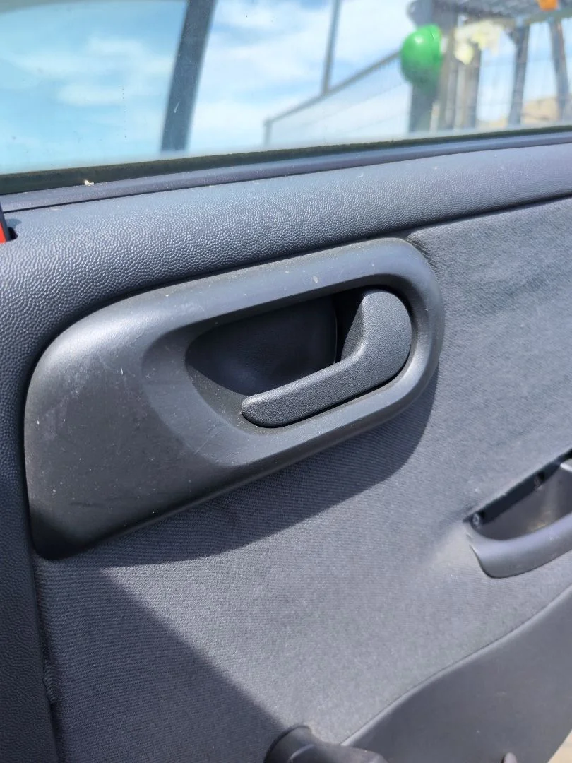 Foto de MANETA INTERIOR TRASERA DERECHA OPEL CORSA C 1.7 16V DI CAT (Y 17 DTL / LK8) (65 CV / 48 KW) referencia 13122299
