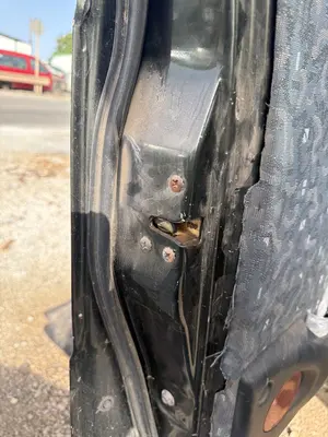 Foto de CERRADURA PUERTA DELANTERA IZQUIERDA MITSUBISHI GALLOPER (HYUNDAI)(02.1998) 2.5 Turbodiesel (105 CV / 77 KW)